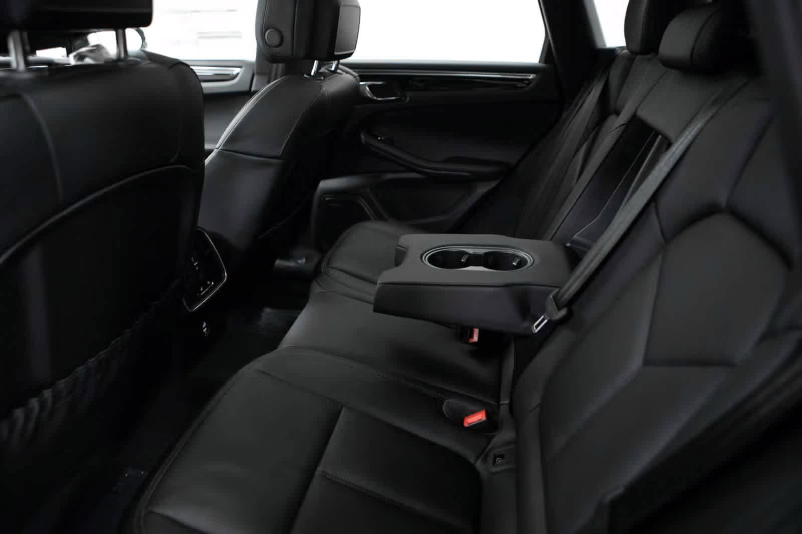 Certified 2026 Porsche Macan AWD/4WD image 35