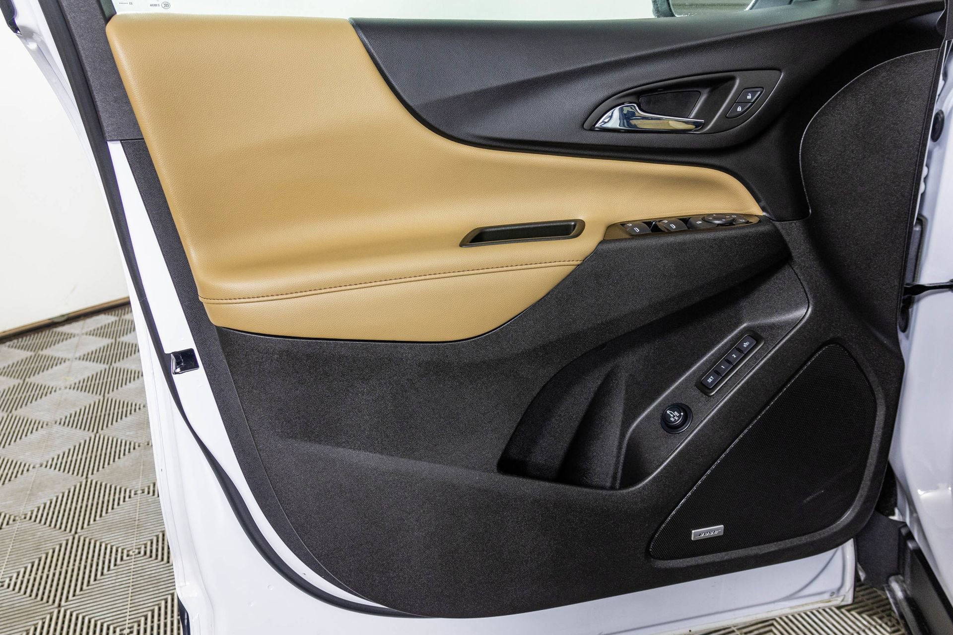 Used 2024 Chevrolet Equinox Premier image 40