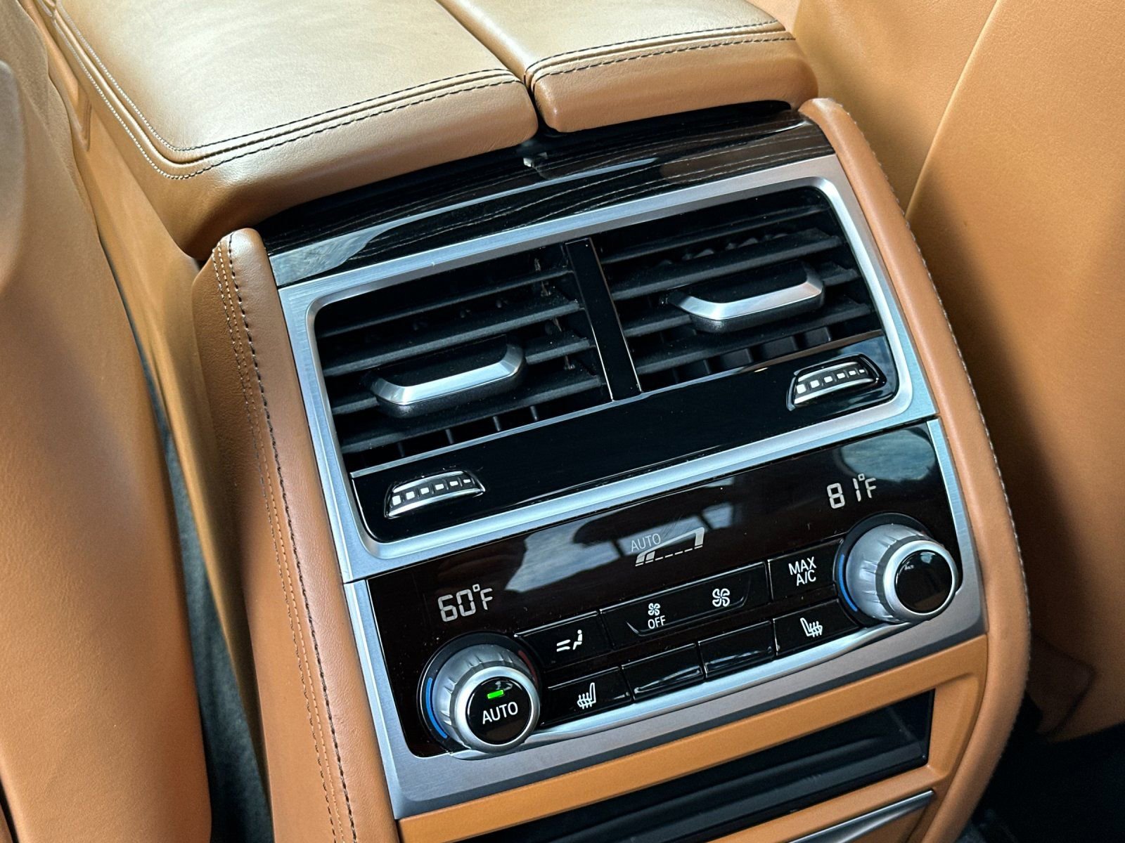 Used 2019 BMW 750i w/ M Sport Package image 14