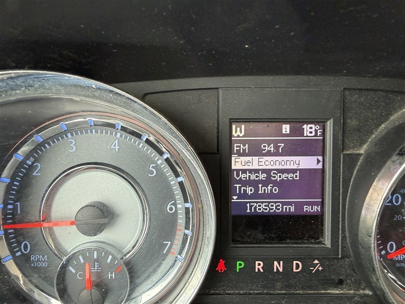 Used 2014 Chrysler Town & Country Touring-L FWD image 11