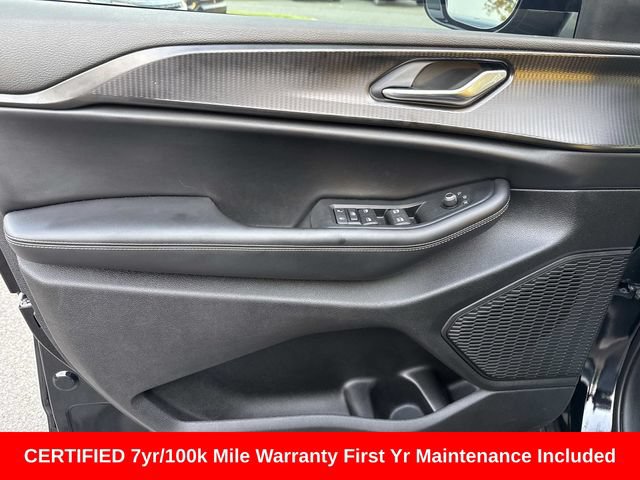 Used 2025 Jeep Grand Cherokee Altitude AWD/4WD image 18
