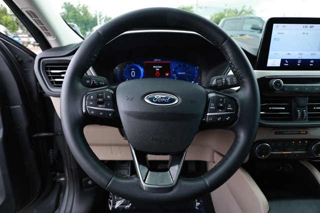 Used 2022 Ford Escape SEL w/ Technology Package FWD image 11