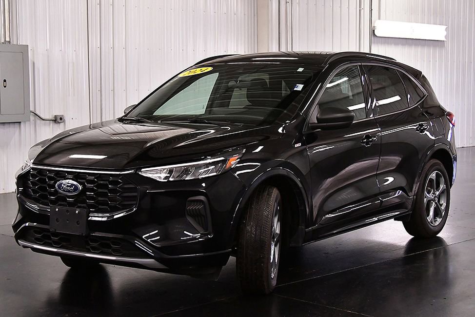 Used 2024 Ford Escape ST-Line w/ Tech Pack #1 image 3
