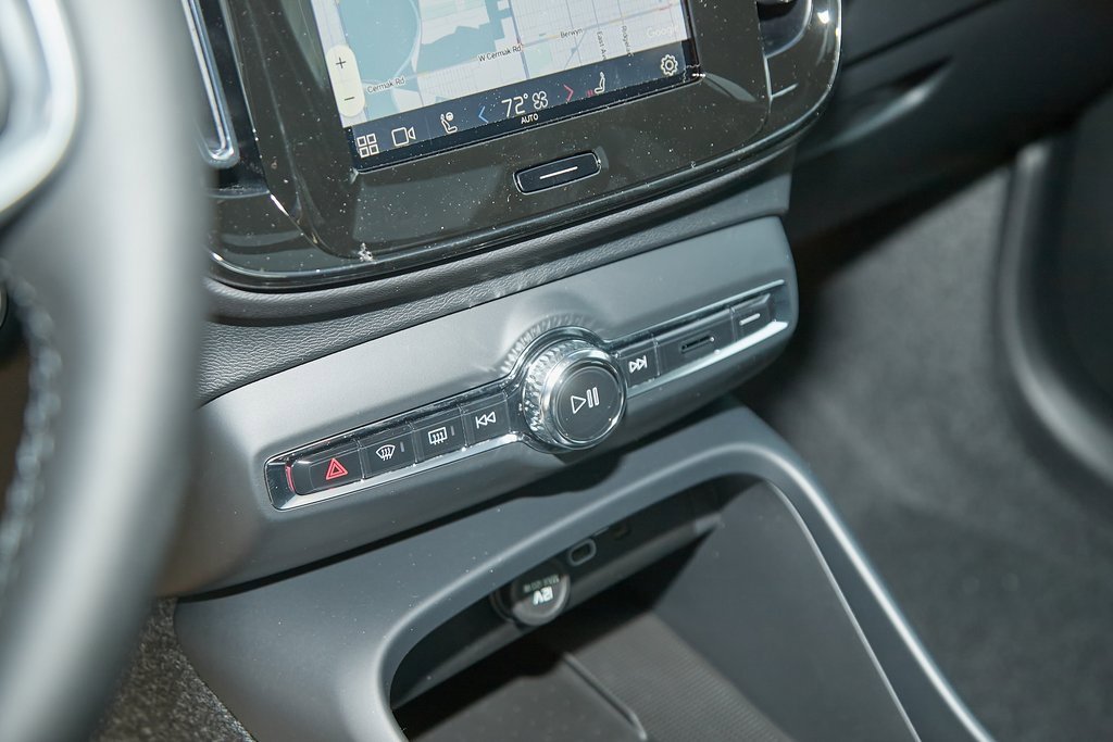 New 2025 Volvo XC40 B5 Plus w/ Climate Package image 13