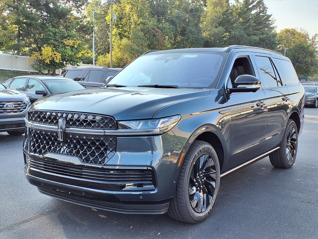 New 2025 Lincoln Navigator Reserve w/ Jet Appearance Package image 3