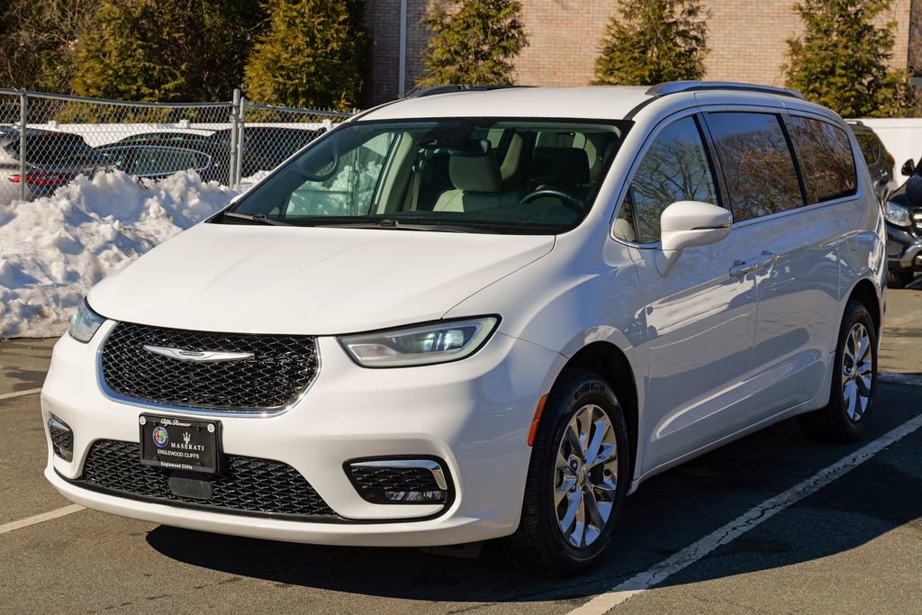 Used 2021 Chrysler Pacifica Touring-L AWD/4WD image 3