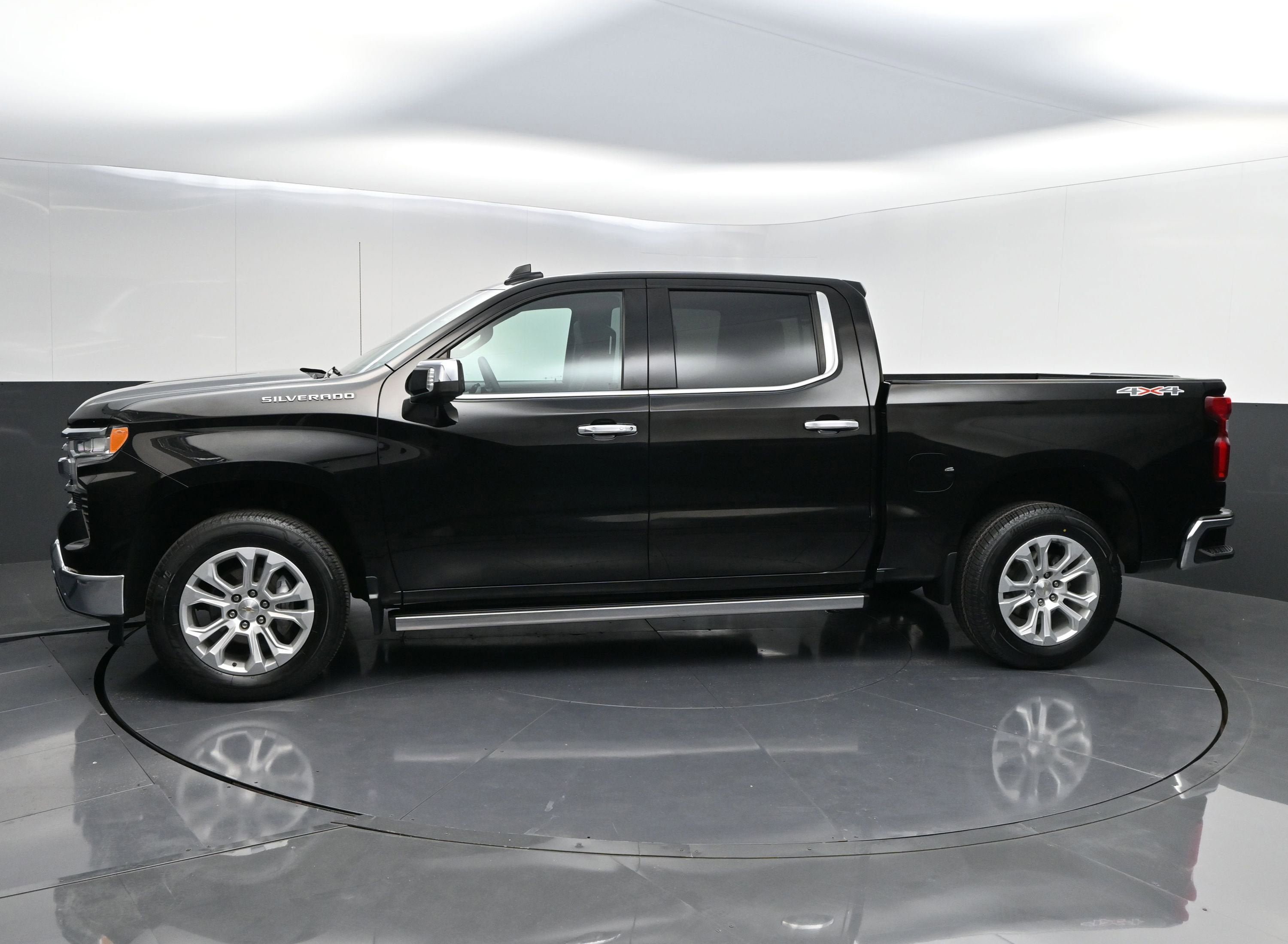 Certified 2023 Chevrolet Silverado 1500 LTZ w/ Technology Package AWD/4WD image 4