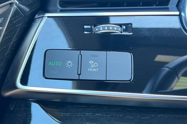 Used 2023 Audi Q8 Premium Plus w/ Premium Plus Package AWD/4WD image 32
