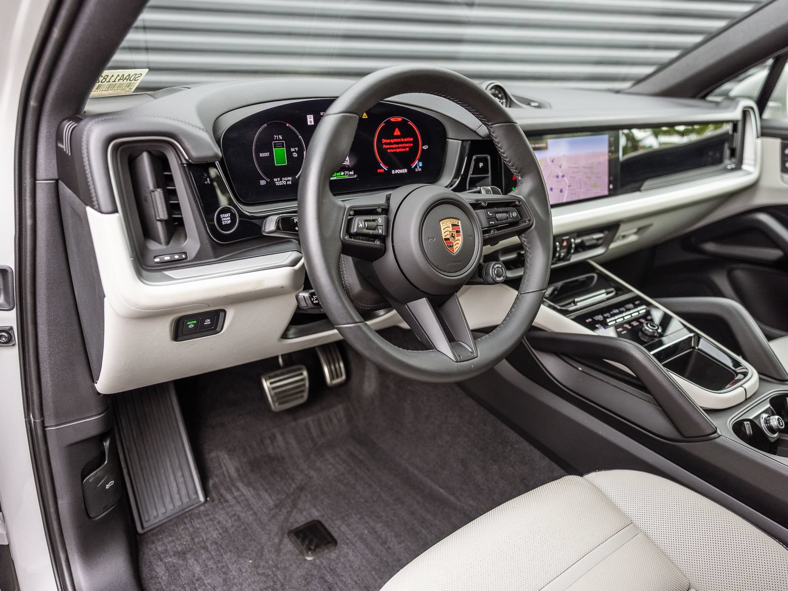 Certified 2025 Porsche Cayenne S AWD/4WD image 4