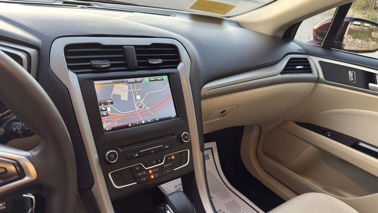 Used 2016 Ford Fusion SE FWD image 22