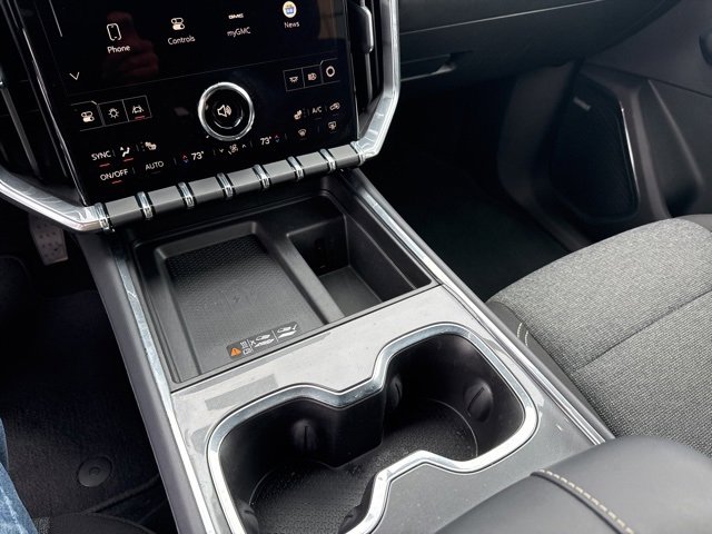 Used 2025 GMC Acadia Elevation image 17