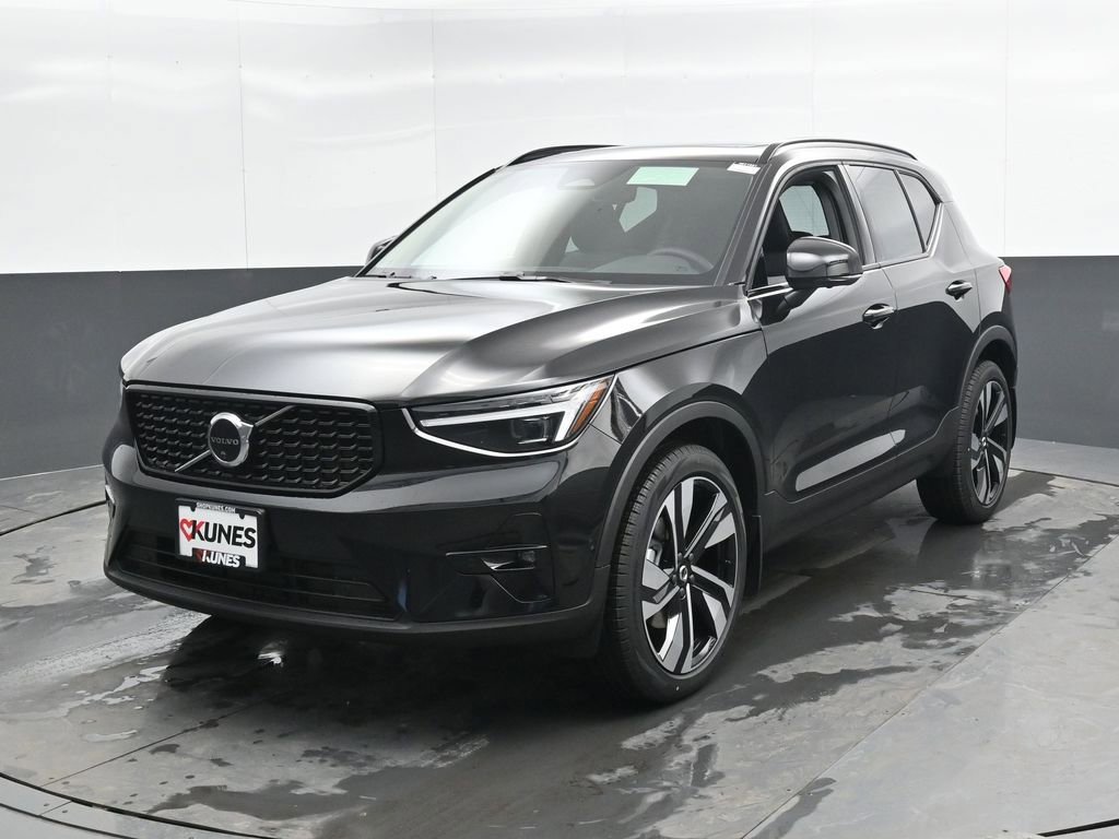 New 2026 Volvo XC40 B5 Plus w/ Protection Package Premier image 5