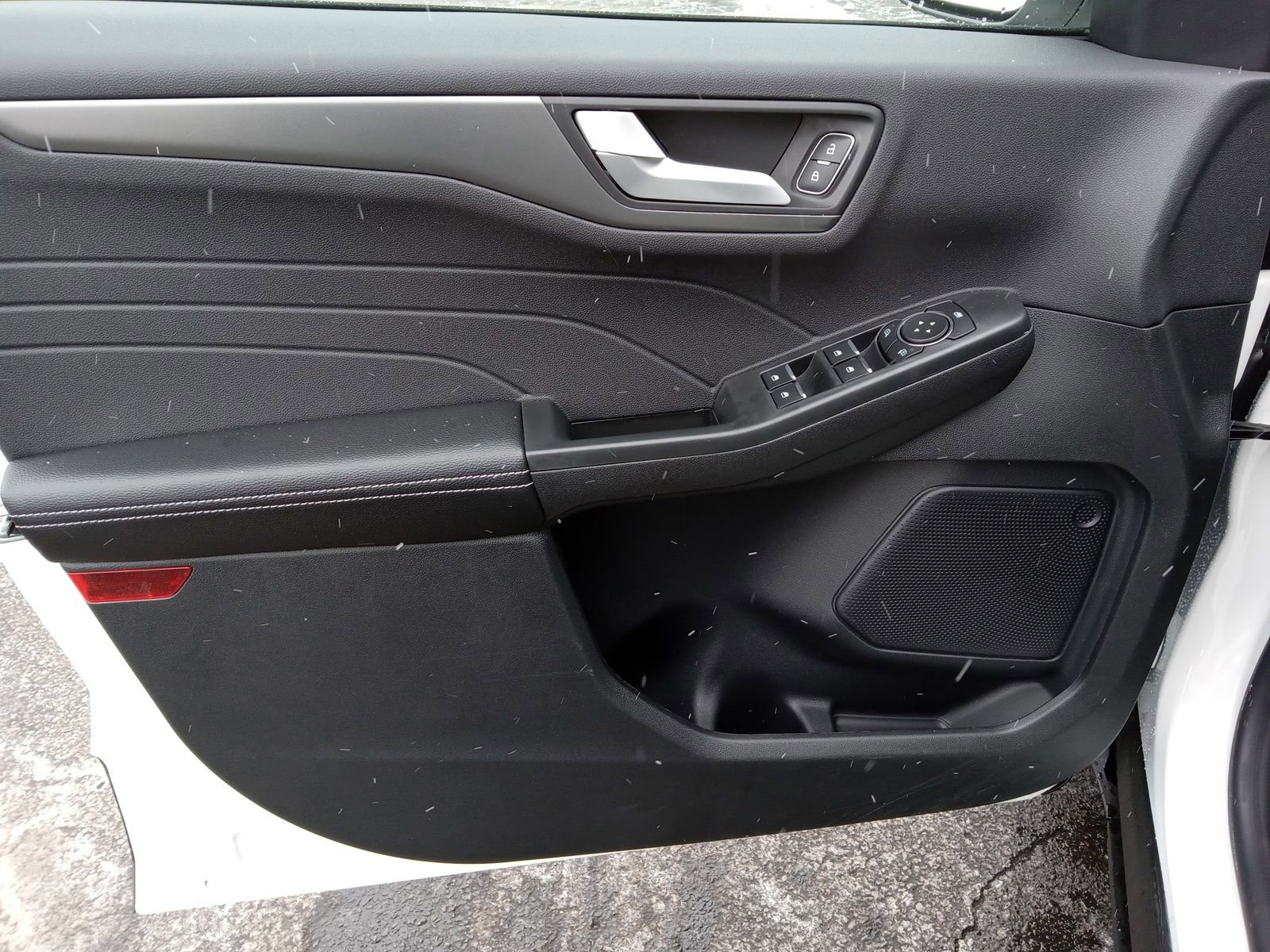 Used 2025 Ford Escape SE image 9