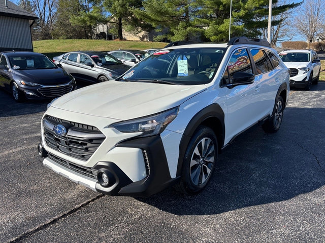 Used 2023 Subaru Outback Limited image 2