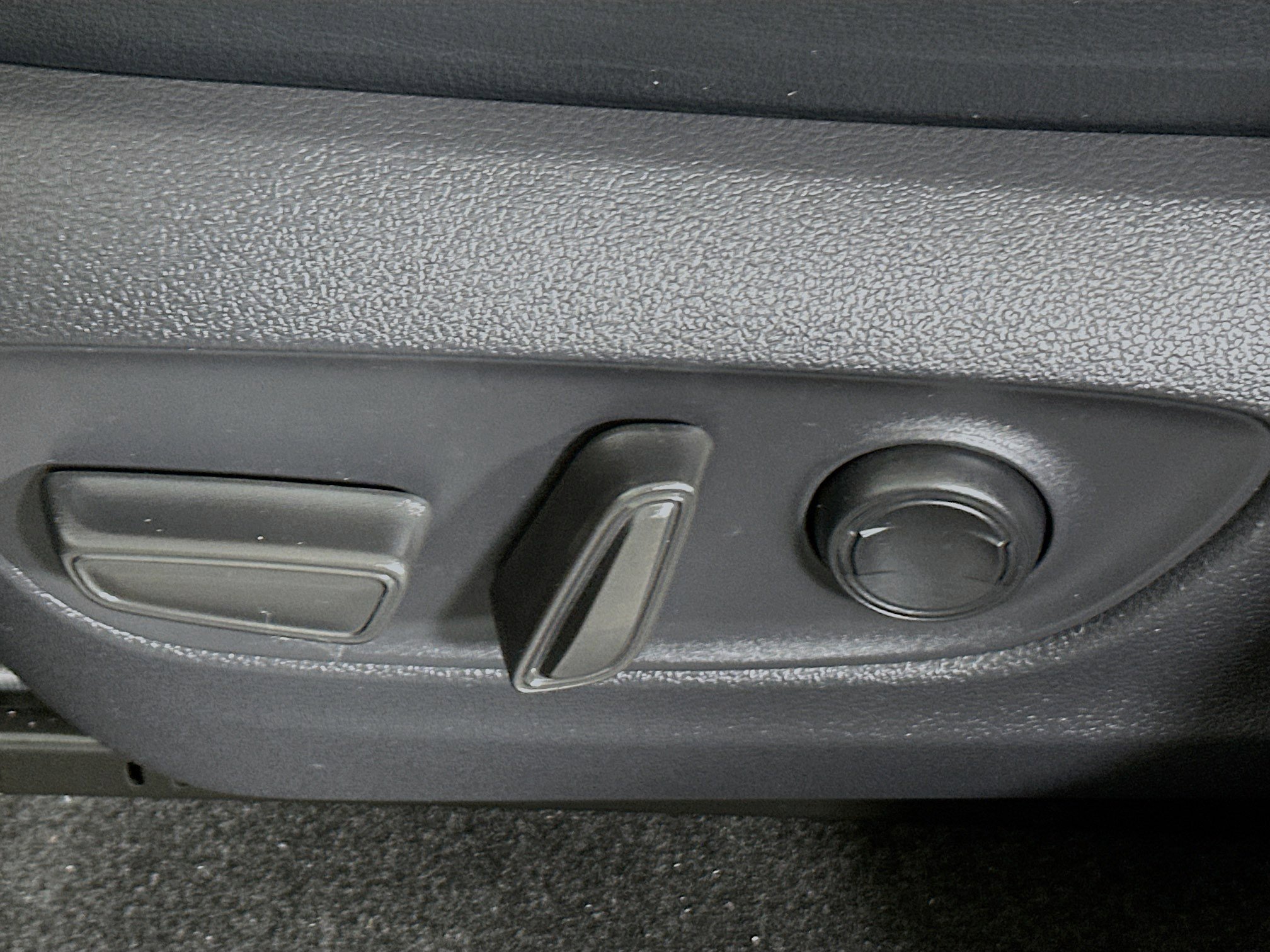 Certified 2025 Toyota Land Cruiser image 13