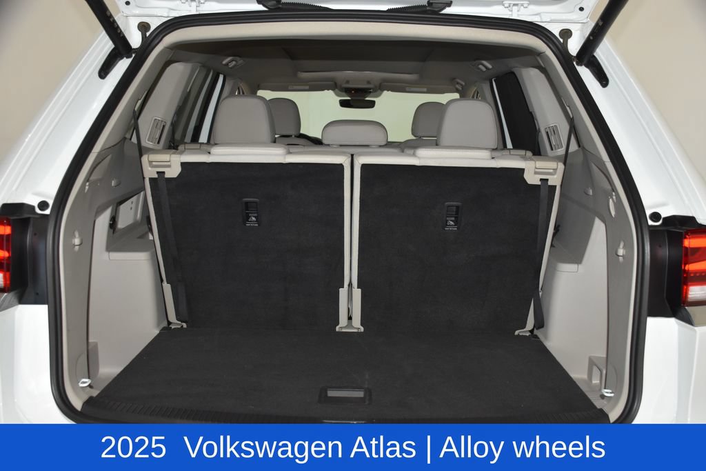 Used 2025 Volkswagen Atlas SE FWD image 32