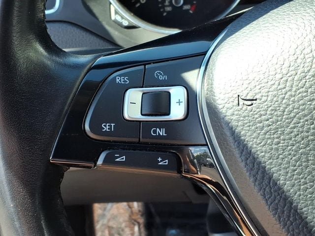 Used 2017 Volkswagen Jetta SE FWD image 23