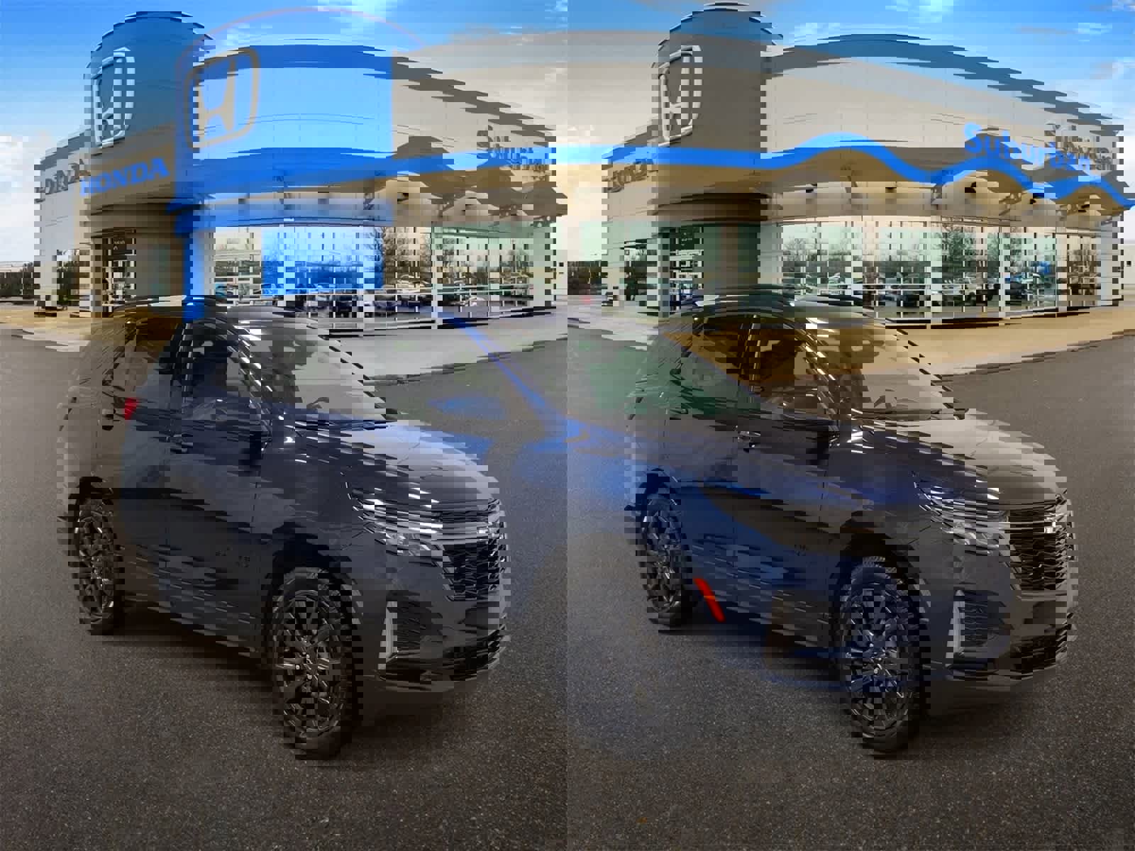 Used 2022 Chevrolet Equinox RS w/ LPO, Floor Liner Package image 2