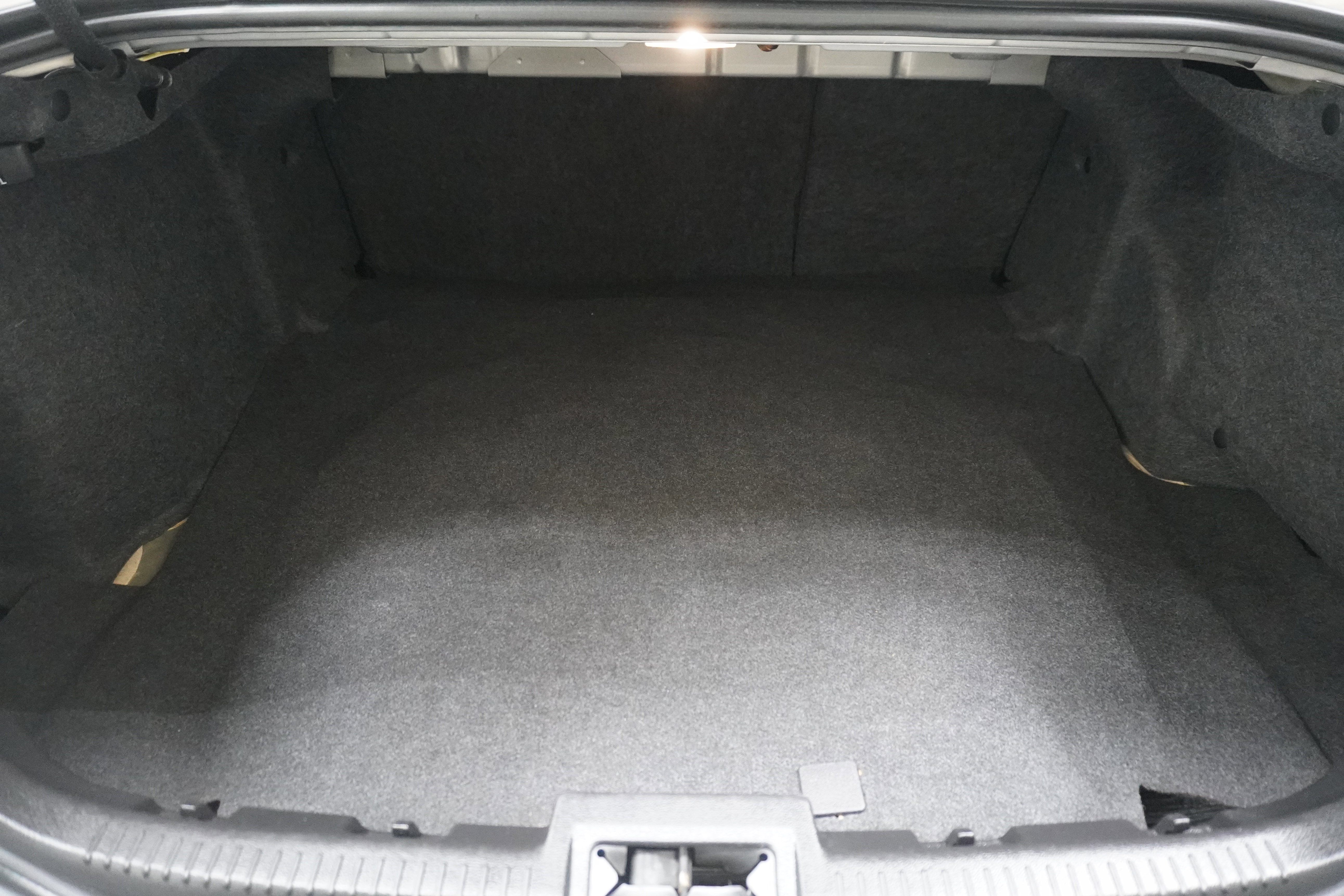 Used 2010 Lincoln MKZ image 25