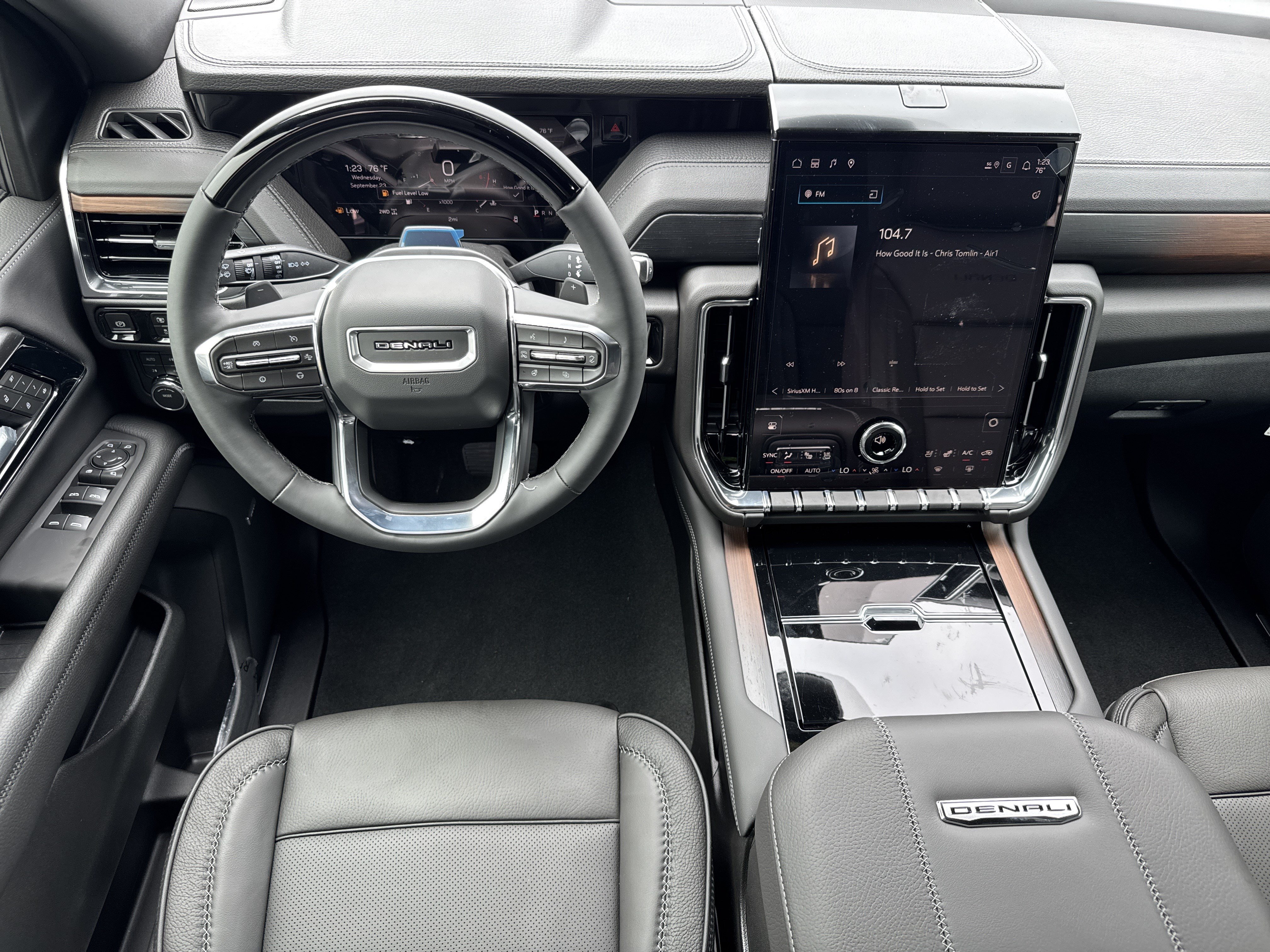 New 2026 GMC Yukon XL Denali w/ Denali Reserve Package AWD/4WD image 18