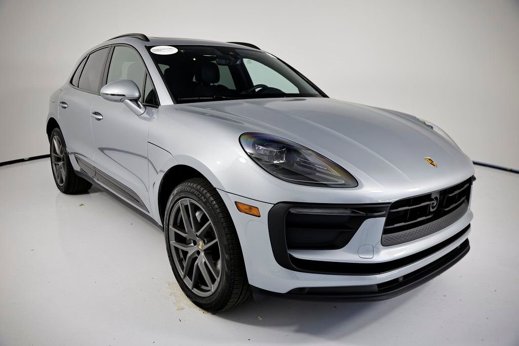 Certified 2025 Porsche Macan image 9