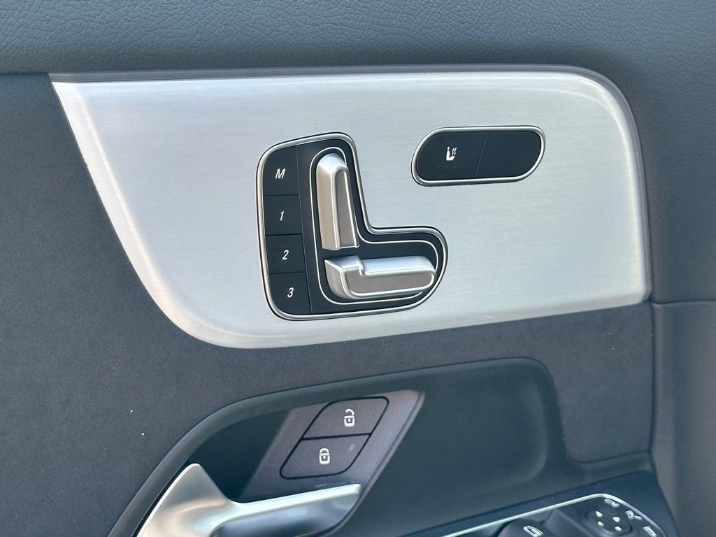 New 2025 Mercedes-Benz GLA 35 AMG 4MATIC image 19