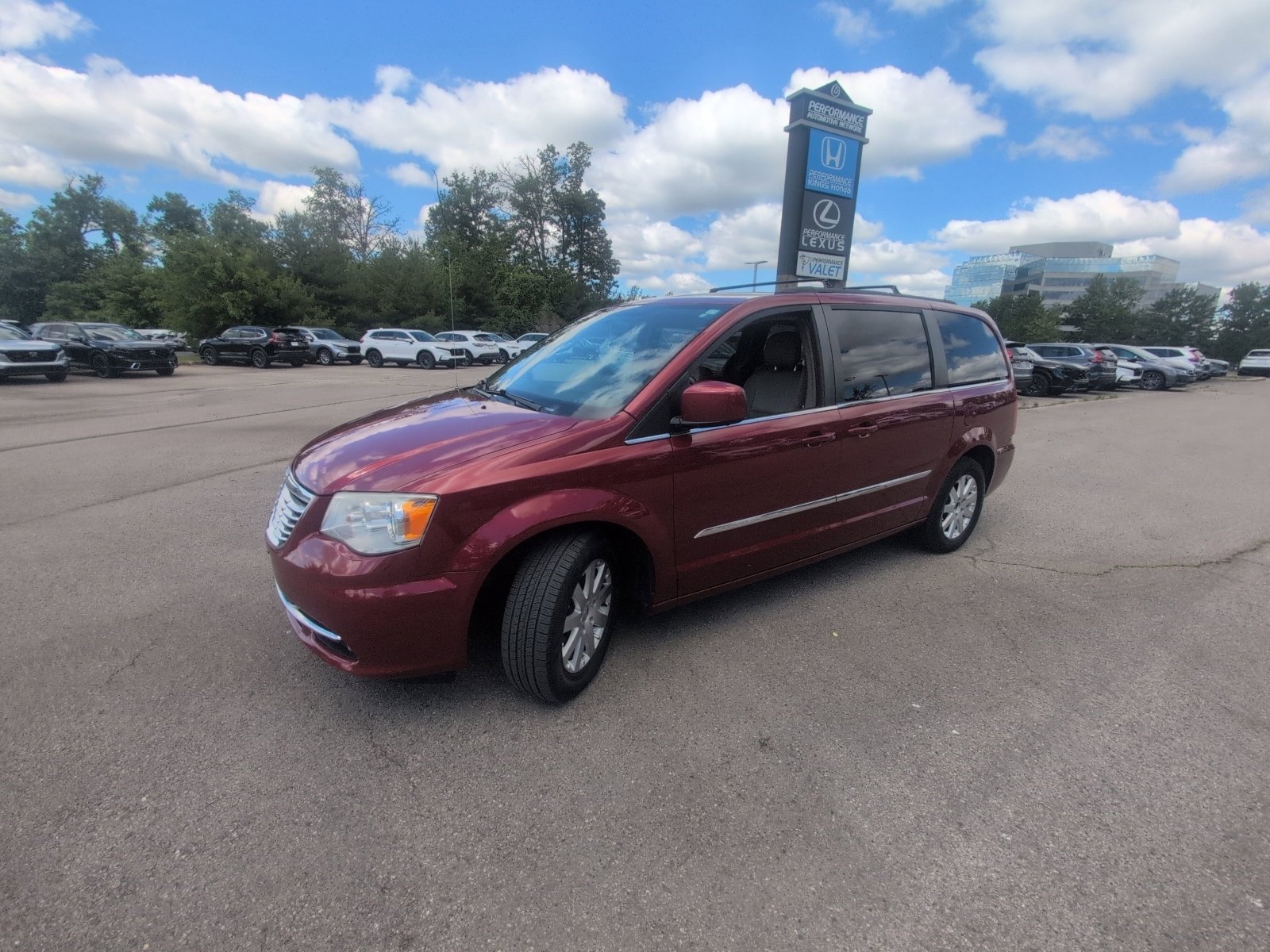 Used 2015 Chrysler Town & Country Touring FWD image 15