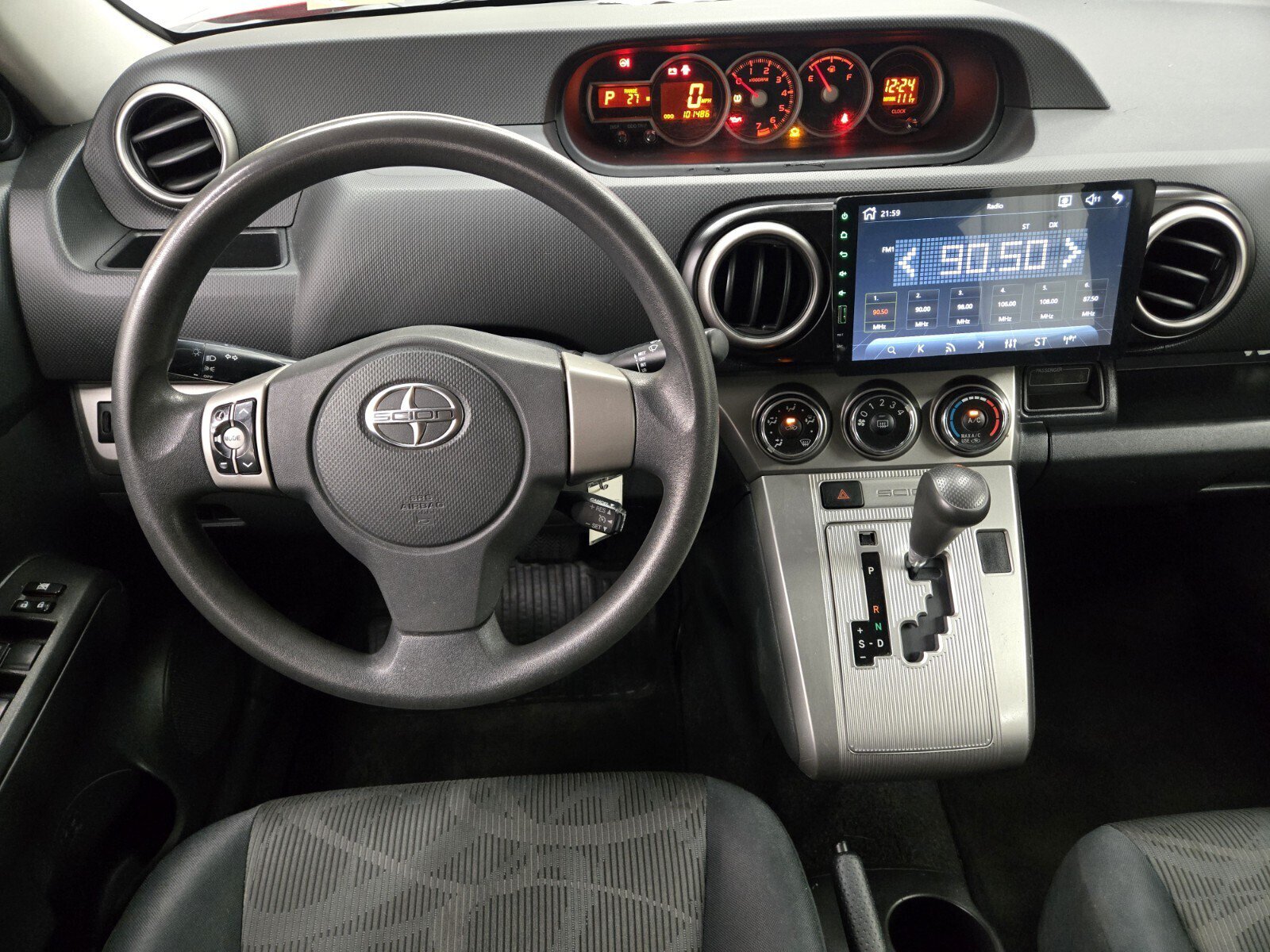 Used 2015 Scion xB FWD image 9