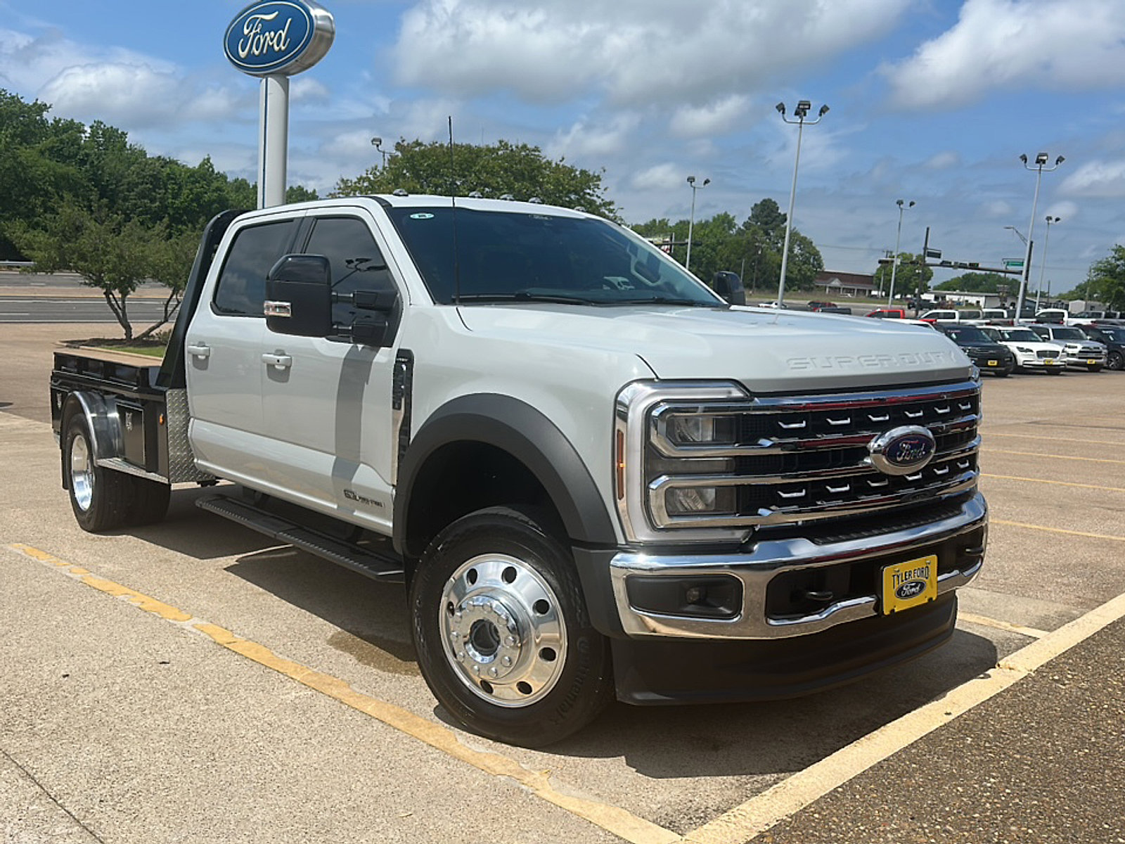 Used 2025 Ford F550 4x4 Crew Cab Super Duty video 1