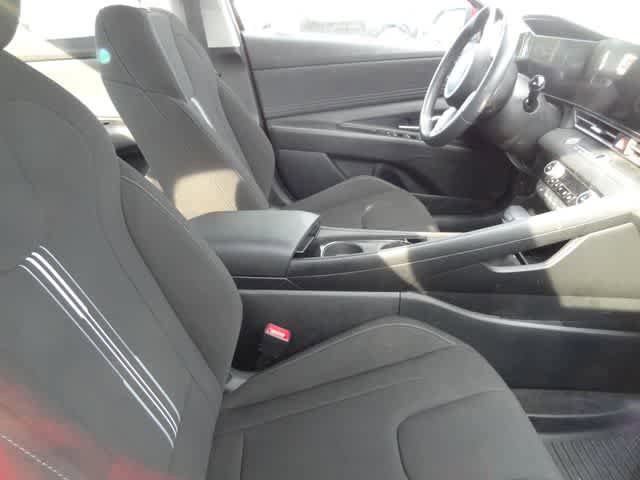 Used 2024 Hyundai Elantra SEL w/ Convenience Package FWD image 11