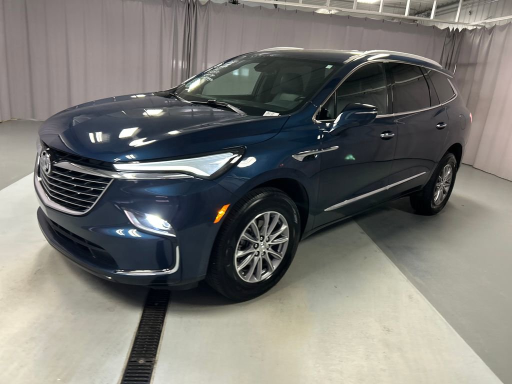 Used 2023 Buick Enclave Essence FWD image 3