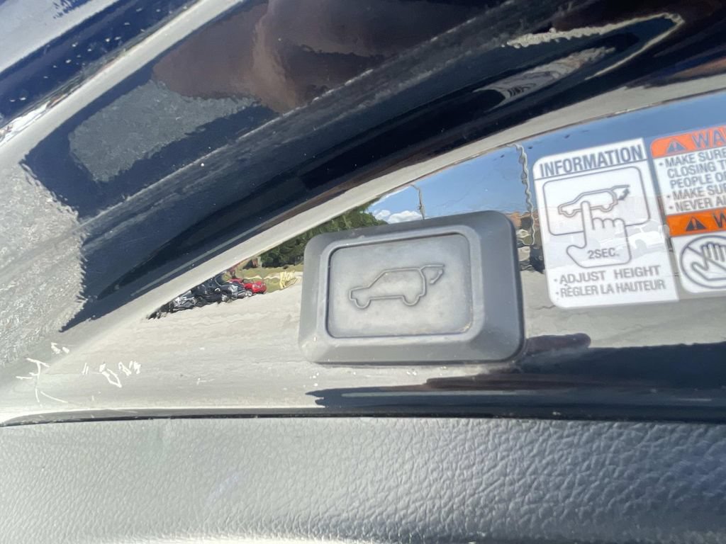 Used 2018 Toyota RAV4 XLE FWD image 12