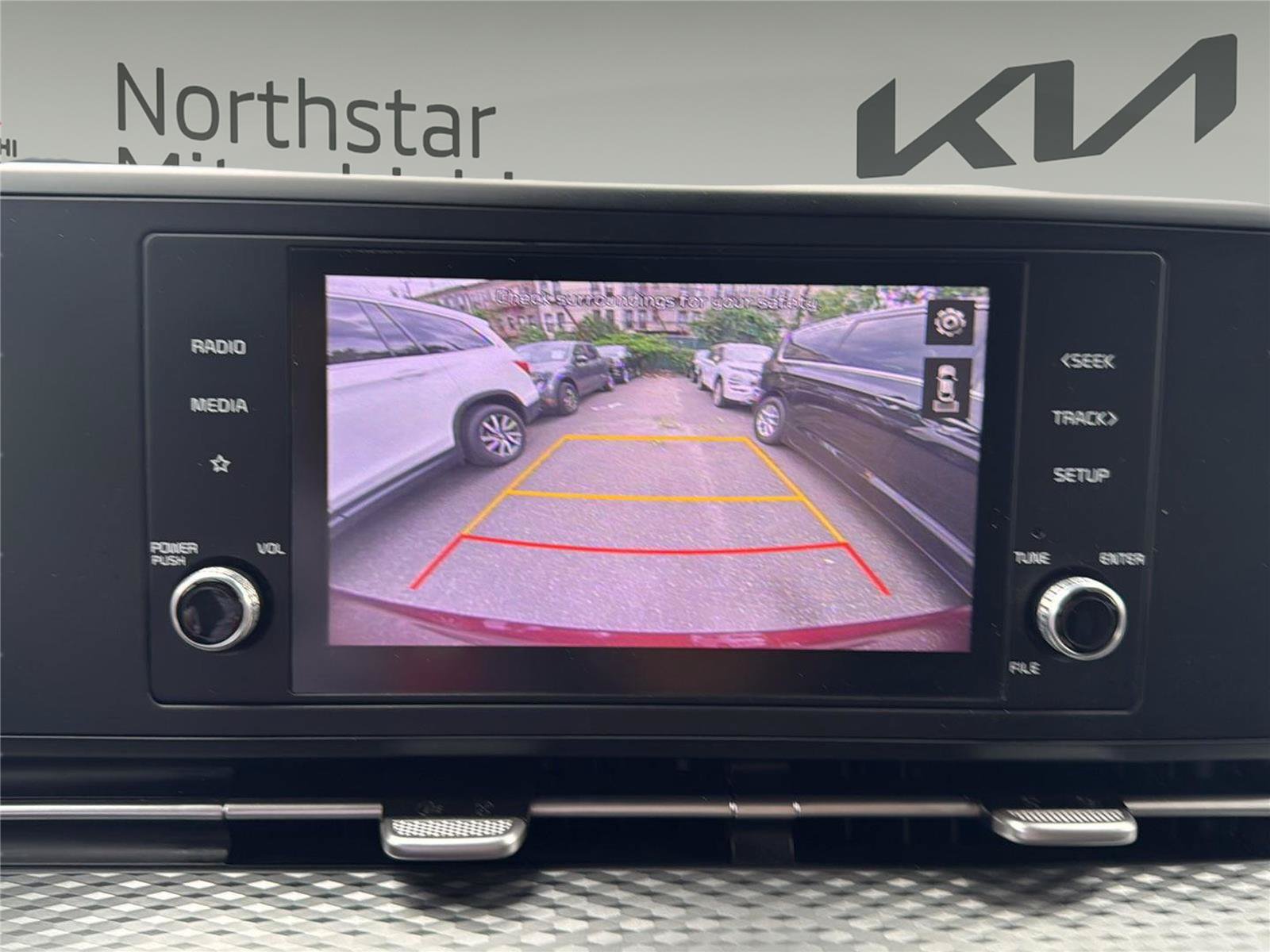 Used 2022 Kia Carnival LX FWD image 30