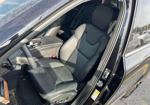 Used 2023 Volvo XC90 B5 Plus w/ Protection Package Premier AWD/4WD image 6