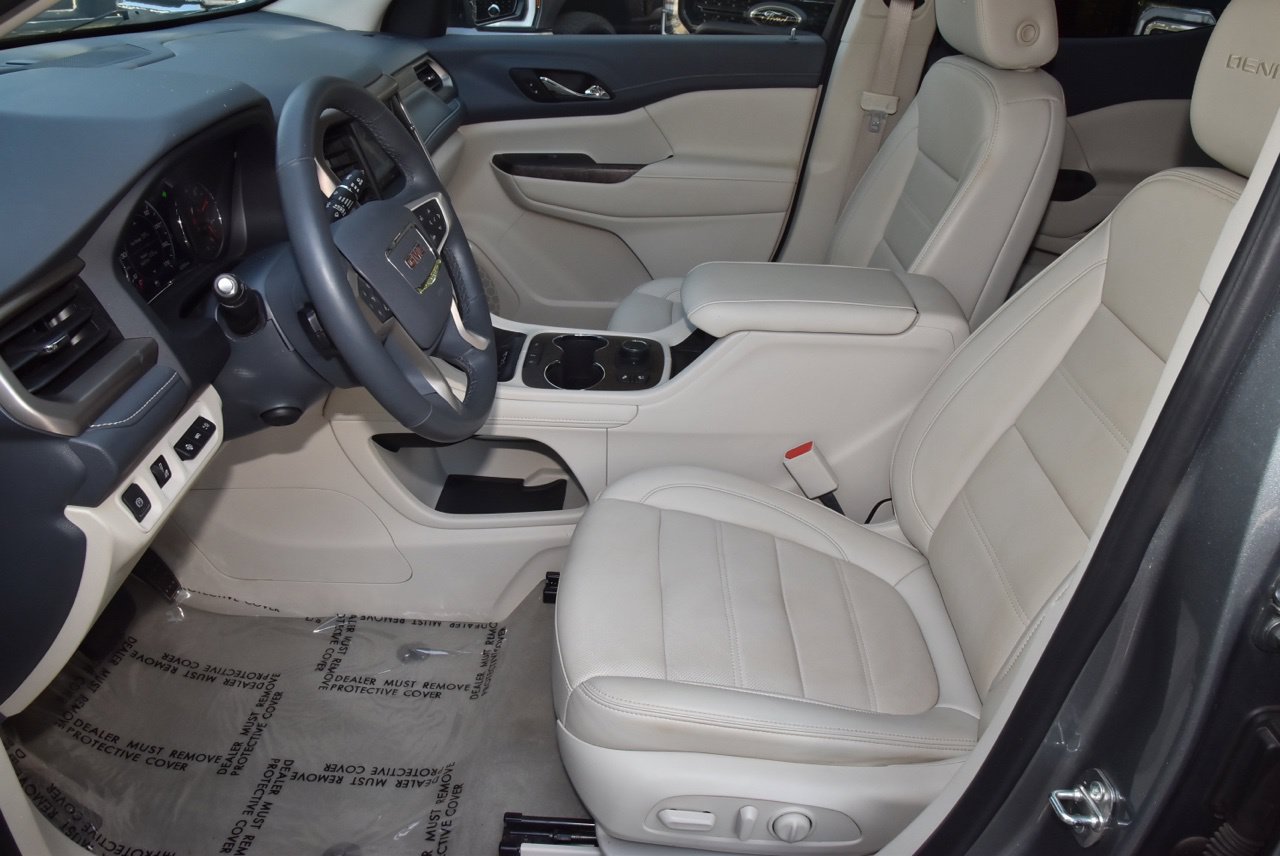 Used 2023 GMC Acadia Denali w/ Denali Technology Package FWD image 13