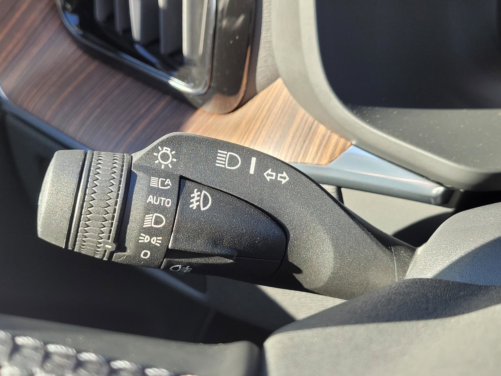 Used 2021 Volvo XC60 T6 Momentum w/ Premium Package image 31