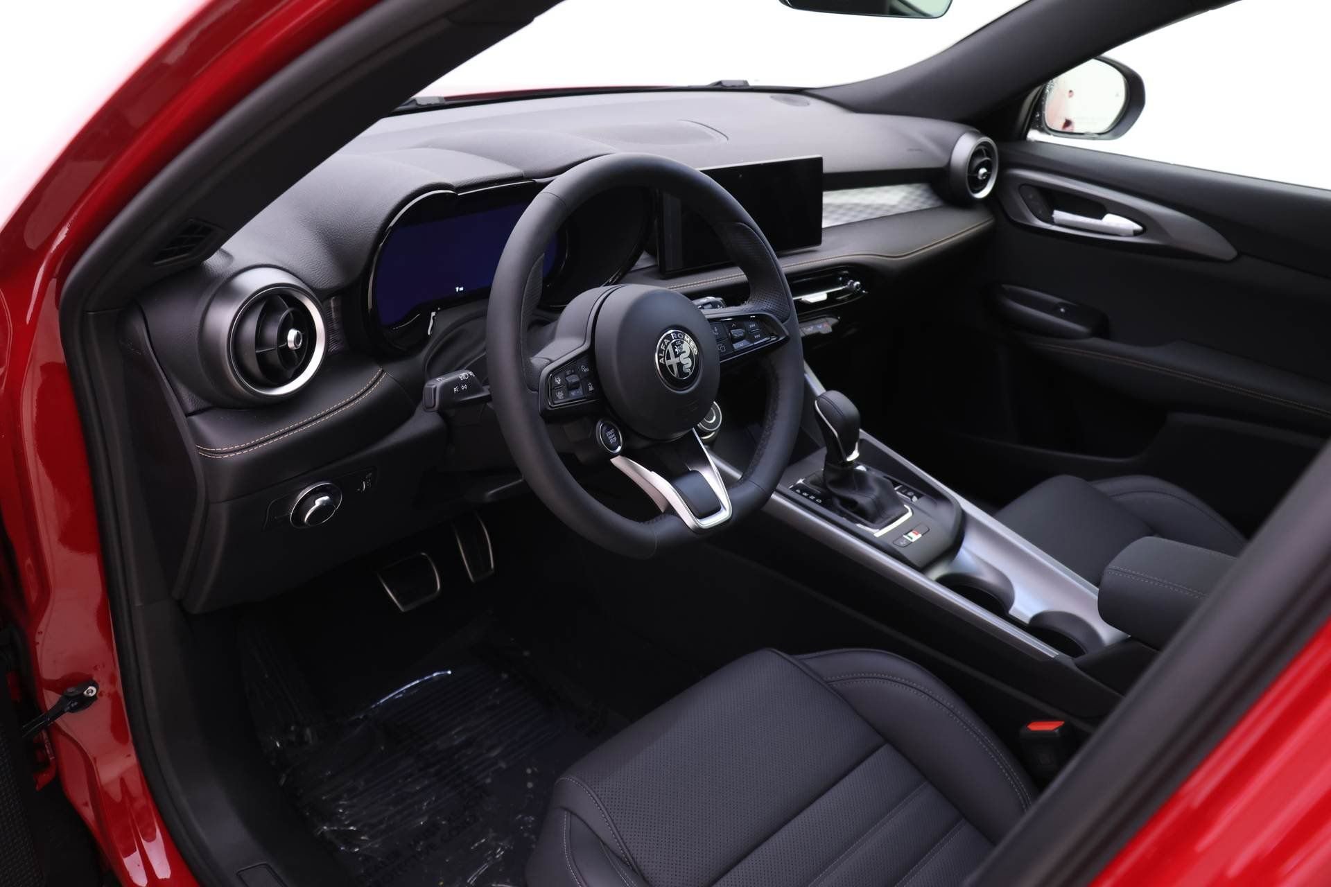 New 2025 Alfa Romeo Tonale w/ Premium Package image 6