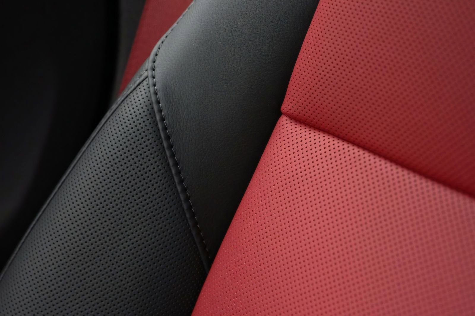 Used 2025 Porsche 718 Cayman RWD image 41