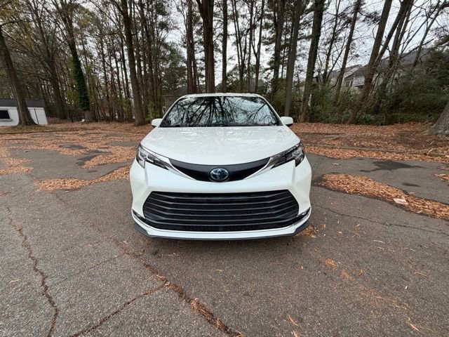 Used 2021 Toyota Sienna XLE image 16