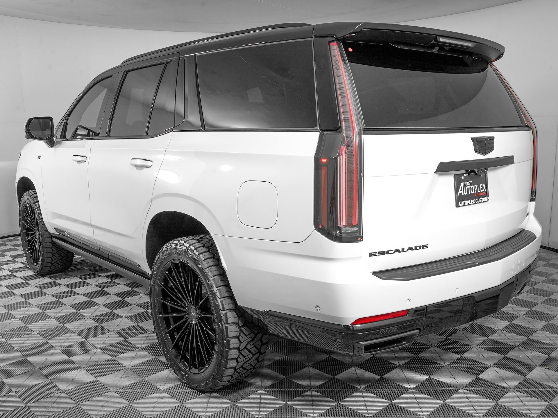 Used 2026 Cadillac Escalade Platinum Luxury w/ LPO, Floor Liner Package AWD/4WD image 7