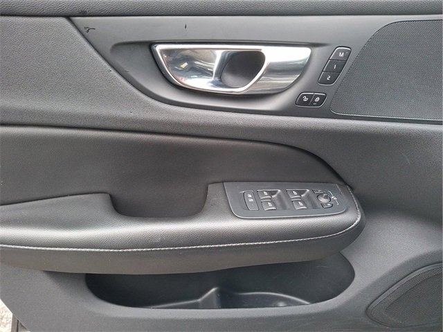 Used 2020 Volvo S60 T6 Momentum image 10