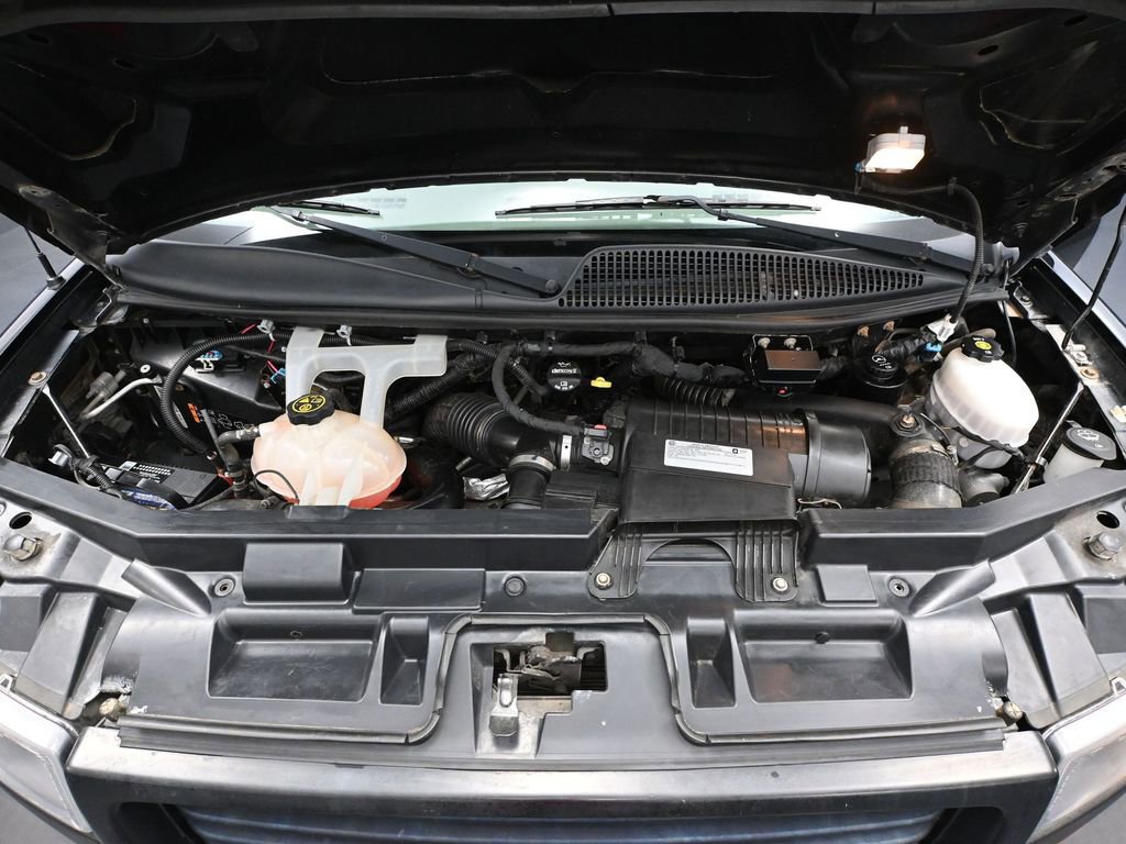 Used 2018 GMC Savana 2500 image 42