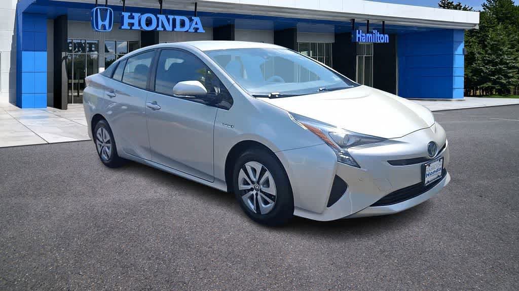 Used 2017 Toyota Prius Four FWD image 2