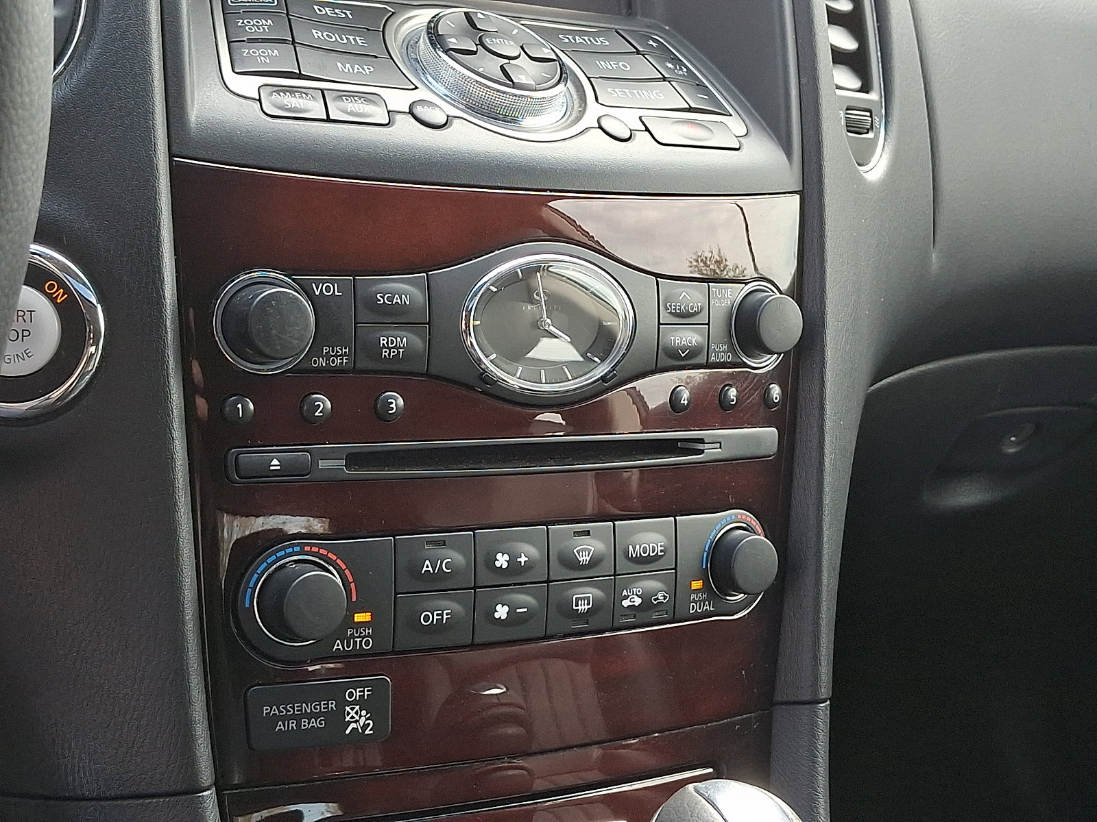 Used 2016 INFINITI QX50 AWD w/ Deluxe Touring Package image 16