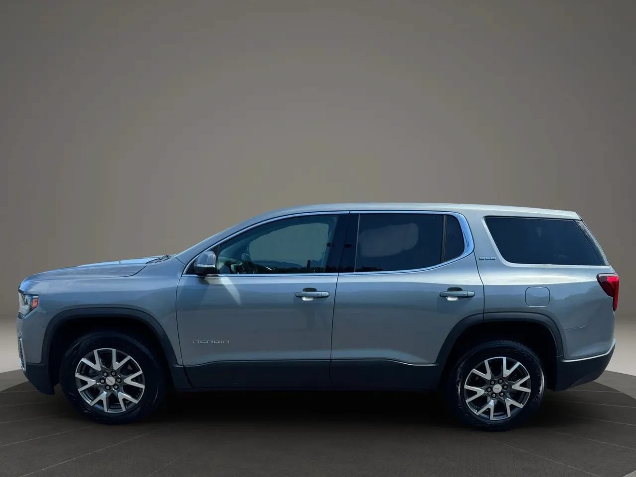Used 2023 GMC Acadia SLE AWD/4WD image 3