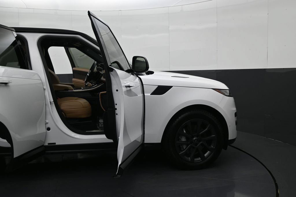 Used 2024 Land Rover Range Rover Sport SE AWD/4WD image 9