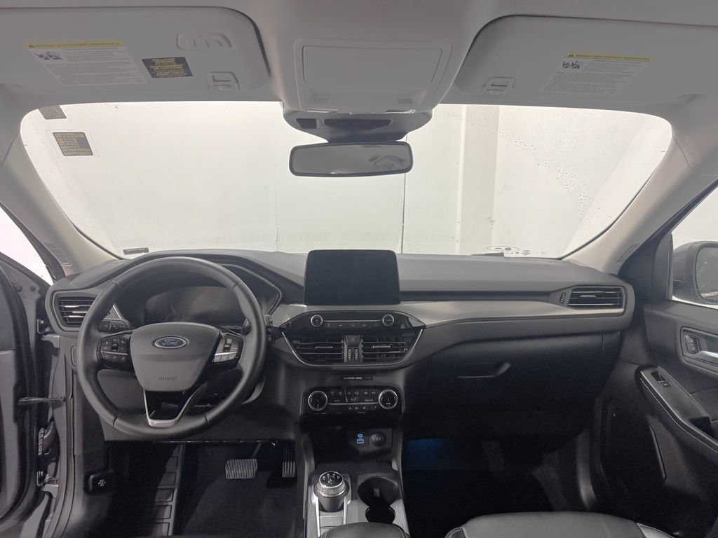 Used 2022 Ford Escape Titanium AWD/4WD image 2