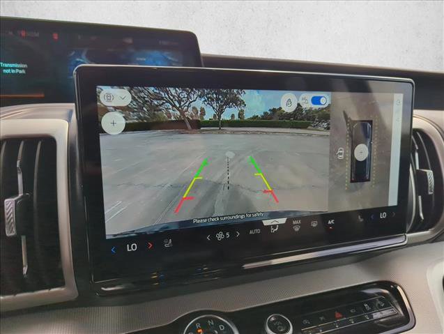 Used 2025 Ford Expedition Active image 13