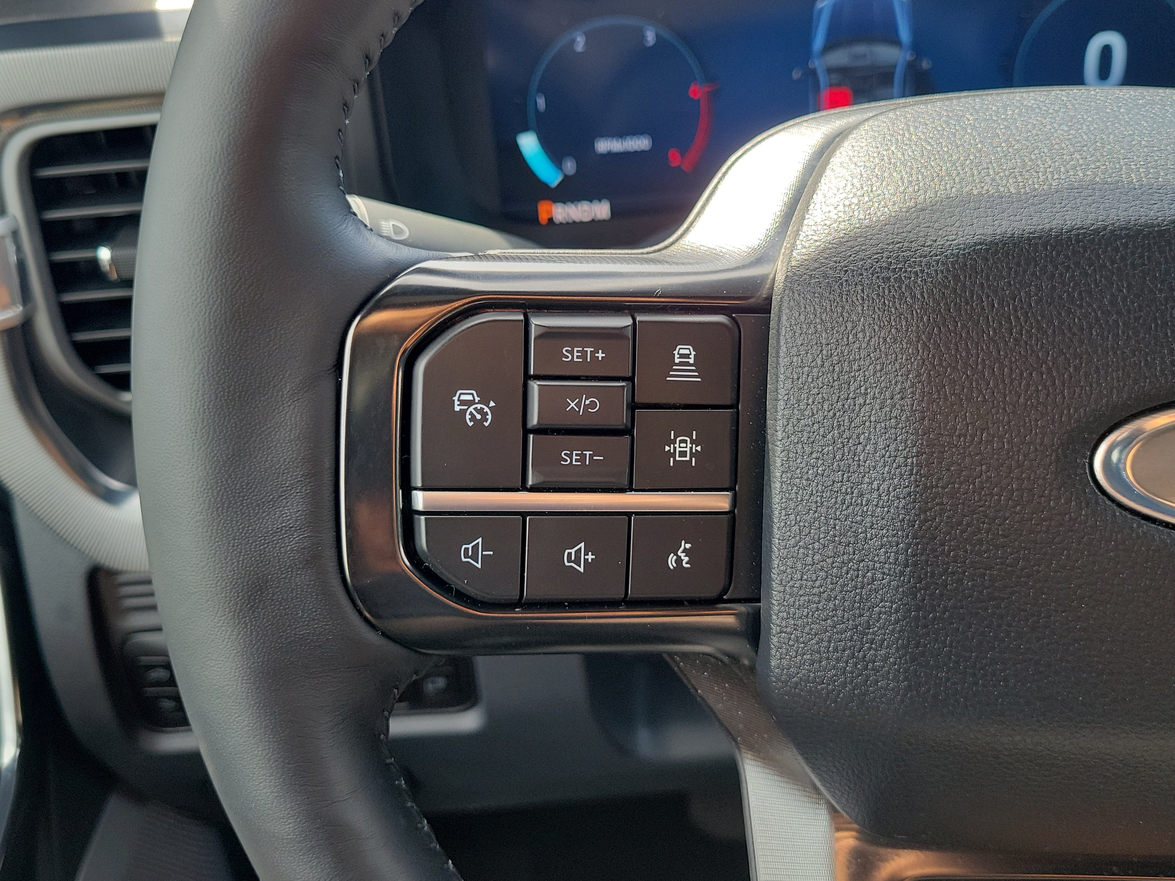 Used 2025 Ford F350 Platinum w/ FX4 Off-Road Package AWD/4WD image 24