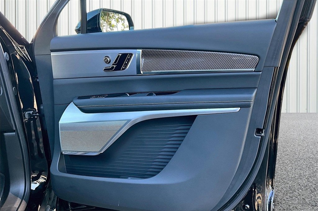 Used 2026 Cadillac Vistiq Sport image 18